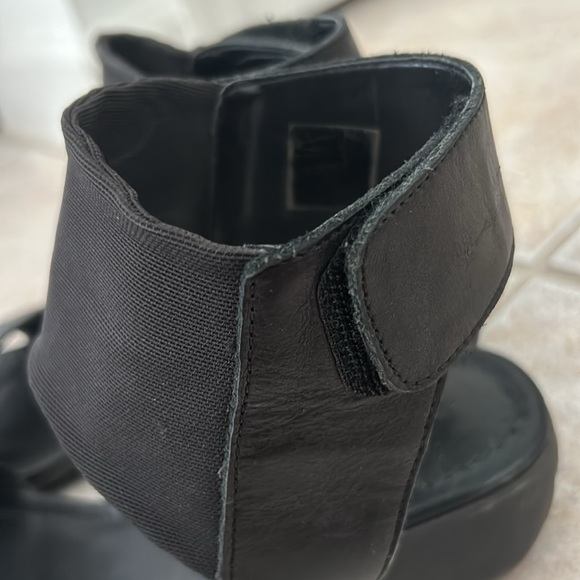 THE FLEXX Women’s Black Ankle Strap Sandals with Velcro Closure 7 - Picture 5 of 12